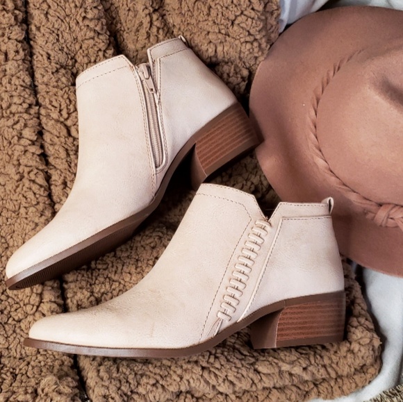 🚨ON SALE//The Tawny// blush cutout ankle bootie - Picture 2 of 6
